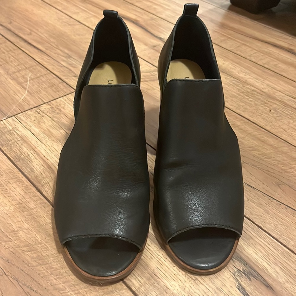 Peep toe chunky heel